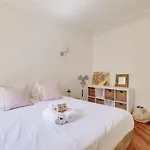 Lovely 2br Flat With Balcony - Eiffel Tower & Seine