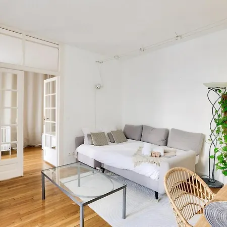 Appartement Lovely 2br Flat With Balcony - Eiffel Tower & Seine *