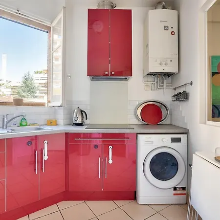 Lovely 2br Flat With Balcony - Eiffel Tower & Seine *