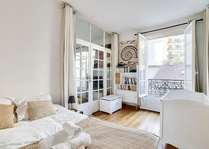 Lovely 2br Flat With Balcony - Eiffel Tower & Seine Appartement Paris
