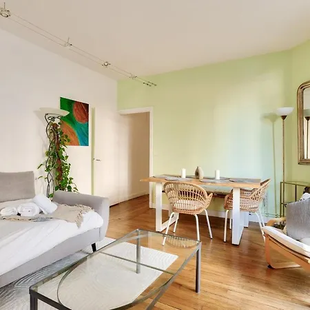 Апартаменты Lovely 2br Flat With Balcony - Eiffel Tower & Seine *