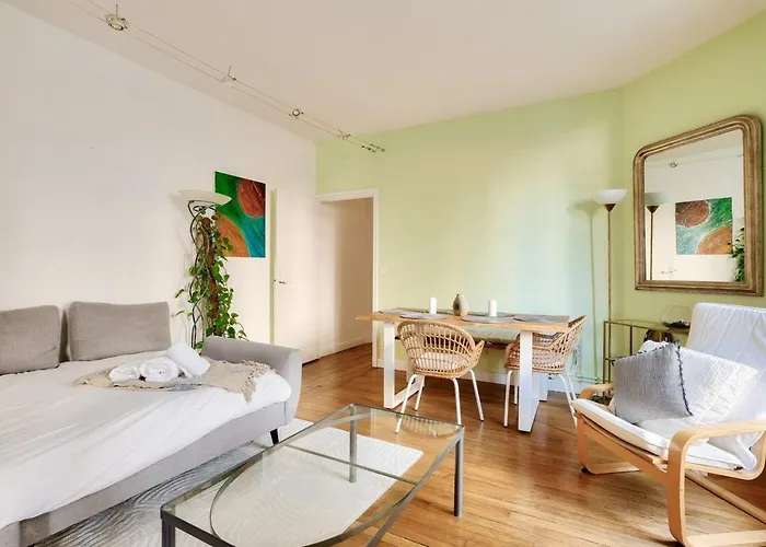 Appartamento Lovely 2br Flat With Balcony - Eiffel Tower & Seine *