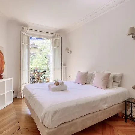 Διαμέρισμα Lovely 2br Flat With Balcony - Eiffel Tower & Seine