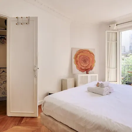 Διαμέρισμα Lovely 2br Flat With Balcony - Eiffel Tower & Seine Παρίσι