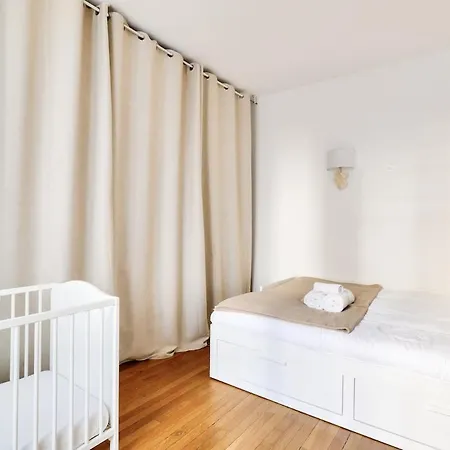 Apartment Lovely 2br Flat With Balcony - Eiffel Tower & Seine Paris