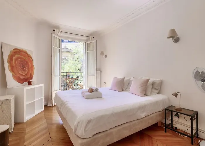 Apartment Lovely 2br Flat With Balcony - Eiffel Tower & Seine