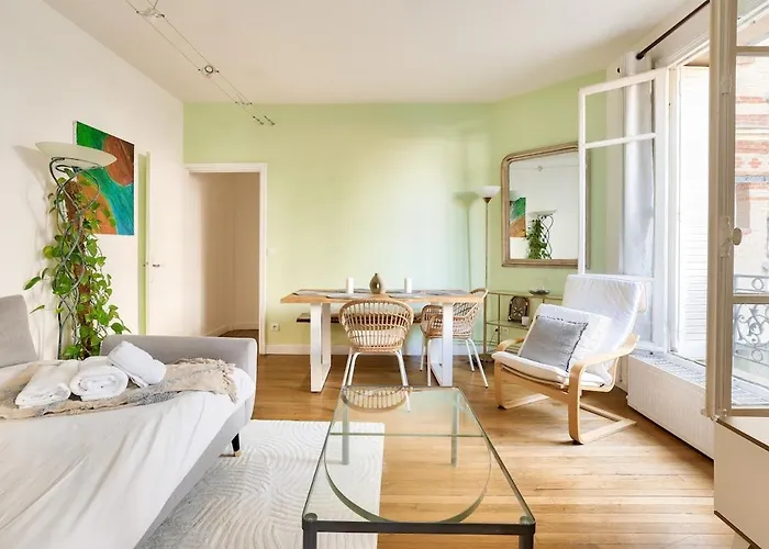 Lovely 2br Flat With Balcony - Eiffel Tower & Seine * Paris