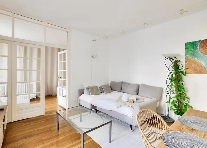 Apartment Lovely 2br Flat With Balcony - Eiffel Tower & Seine *